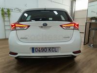 Usado Toyota Auris Hybrid Advance 136 CV (100 kW) 2017 Blanco Berlina