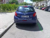 Usado Peugeot 208 Active 68 CV (50 kW) 2012 Violeta / lila Utilitario
