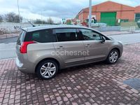 Usado Peugeot 5008 Allure 150 CV (110 kW) 2010 Beige Monovolumen
