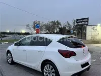 Usado Opel Astra Excellence 110 CV (80 kW) 2014 Blanco Berlina