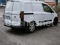 Usado Ford Tourneo Courier Trend 75 CV (55 kW) 2015 Blanco Monovolumen