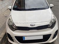 Usado Kia Rio 84 CV (61 kW) 2015 Blanco Berlina