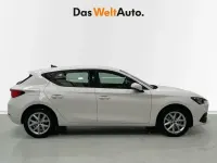 Usado Seat Leon Style 110 CV (80 kW) 2022 Blanco Berlina