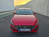 Usado Hyundai i30 116 CV (85 kW) 2022 Rojo Berlina