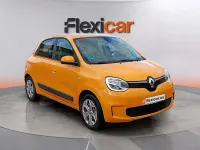 Usado Renault Twingo Zen 65 CV (47 kW) 2021 Amarillo Utilitario
