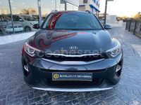 Usado Kia Stonic 100 CV (73 kW) 2020 Gris / plata SUV