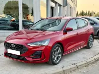 Usado Ford Focus ST-Line 125 CV (91 kW) 2023 Rojo Utilitario
