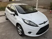Usado Ford Fiesta Trend 96 CV (70 kW) 2010 Blanco Berlina