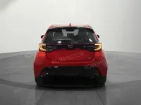 Uusi Toyota Yaris Hybrid Sport 130 HP (95 kW) 2025 Punainen
