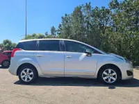 Usado Peugeot 5008 Style 120 CV (88 kW) 2015 Gris / plata Monovolumen