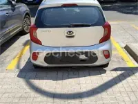 Usado Kia Picanto 67 CV (49 kW) 2018 Gris / plata Utilitario