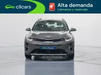 Usado Kia Stonic 120 CV (88 kW) 2023 Gris / plata SUV