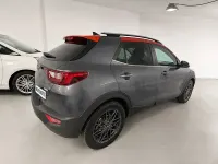 Usado Kia Stonic 100 CV (73 kW) 2019 Gris / plata SUV