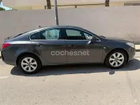 Usado Opel Insignia Essentia 130 CV (95 kW) 2009 Gris / plata Berlina