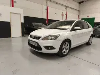 Usado Ford Focus Trend 90 CV (66 kW) 2010 Blanco Berlina