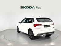 Usado Skoda Kamiq Ambition 110 CV (80 kW) 2022 Blanco SUV