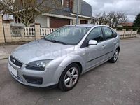 Usado Ford Focus Trend 109 CV (80 kW) 2005 Gris / plata Berlina