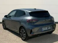 Usado Renault Clio Techno 90 CV (66 kW) 2024 Gris Utilitario