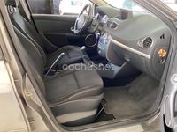 Usado Renault Clio II Expression 85 CV (62 kW) 2010 Gris / plata Berlina