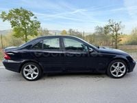 Usado Mercedes C180 Sport Edition 143 CV (105 kW) 2006 Azul Berlina
