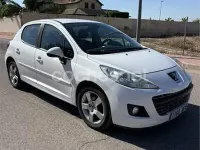 Usado Peugeot 207 92 CV (67 kW) 2011 Blanco Berlina