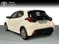 Usado Toyota Yaris Hybrid Active 116 CV (85 kW) 2022 Blanco Berlina