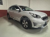 Usado Kia Niro 141 CV (103 kW) 2018 Gris / plata SUV