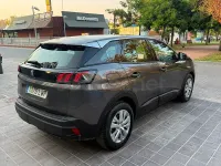 Usado Peugeot 3008 Active 130 CV (95 kW) 2022 Gris / plata SUV