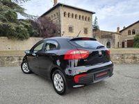 Usado Kia Rio 84 CV (61 kW) 2017 Negro Utilitario