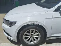 Usado VW Passat Advance 120 CV (88 kW) 2018 Blanco Familiar
