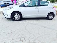 Usado Toyota Yaris Hybrid Active 100 CV (73 kW) 2018 Gris / plata Berlina