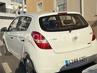 Usado Hyundai i20 Comfort 75 CV (55 kW) 2010 Blanco Utilitario