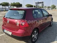 Usado VW Golf IV Sportline 105 CV (77 kW) 2005 Granate Berlina