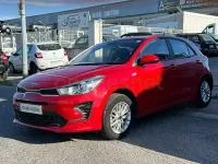 Usado Kia Rio 120 CV (88 kW) 2020 Granate Berlina