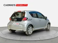 Usado Toyota Aygo 68 CV (50 kW) 2010 Gris Utilitario