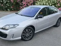 Usado Renault Laguna III GT 150 CV (110 kW) 2010 Plateado Berlina