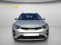 Usado Kia Stonic 100 CV (73 kW) 2025 Gris / plata SUV