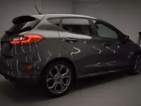 Usado Ford Fiesta Trend 95 CV (69 kW) 2020 Gris Utilitario