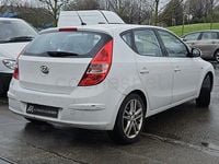 Usado Hyundai i30 Style 122 CV (89 kW) 2008 Blanco Berlina