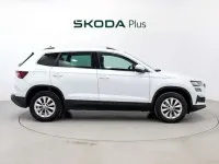 Usado Skoda Karoq Selection 116 CV (85 kW) 2024 Blanco SUV