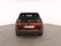 Usado Peugeot 5008 GT 180 CV (132 kW) 2022 Marrón SUV