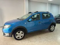 Usado Dacia Sandero Lauréate 90 CV (66 kW) 2013 Azul Berlina