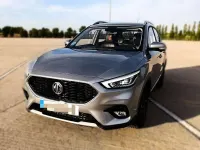 Usado MG ZS Luxury 111 CV (81 kW) 2023 Gris SUV