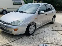 Usado Ford Focus Trend 115 CV (84 kW) 2001 Gris / plata Berlina