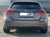 Usado Mercedes A180 109 CV (80 kW) 2018 Gris / plata Berlina