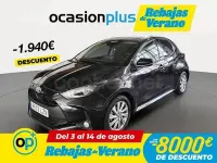 Usado Toyota Yaris Hybrid Active 116 CV (85 kW) 2022 Negro Berlina