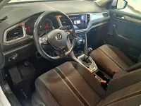 Usado VW T-Roc Advance 115 CV (84 kW) 2021 Violeta / lila SUV