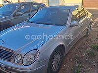 Usado Mercedes E270 Avantgarde 177 CV (130 kW) 2004 Gris / plata Berlina