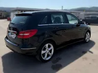 Usado Mercedes B180 122 CV (89 kW) 2012 Negro Utilitario