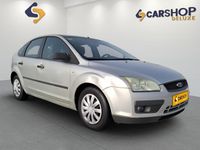 Begagnad Ford Focus Trend 101 HK (74 kW) 2006 Grå Sedan